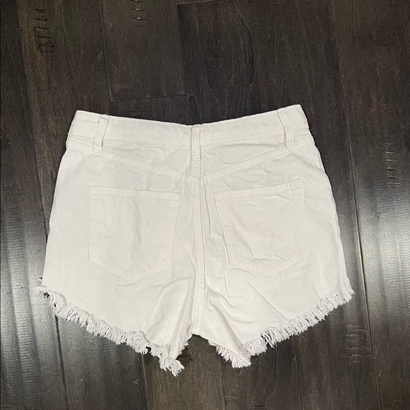 Wild Fable Womens Super High Rise cut off jean shorts white size 4 - Picture 3 of 7